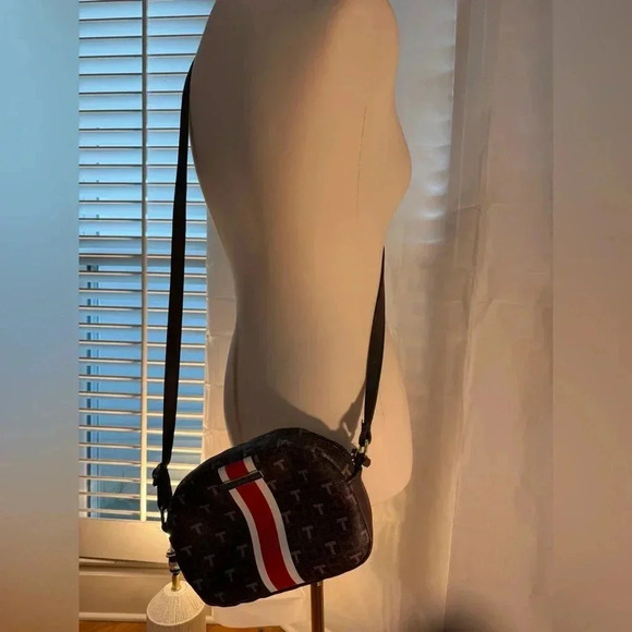 Tommy Hilfiger Black Crossbody Bag - Picture 1 of 6